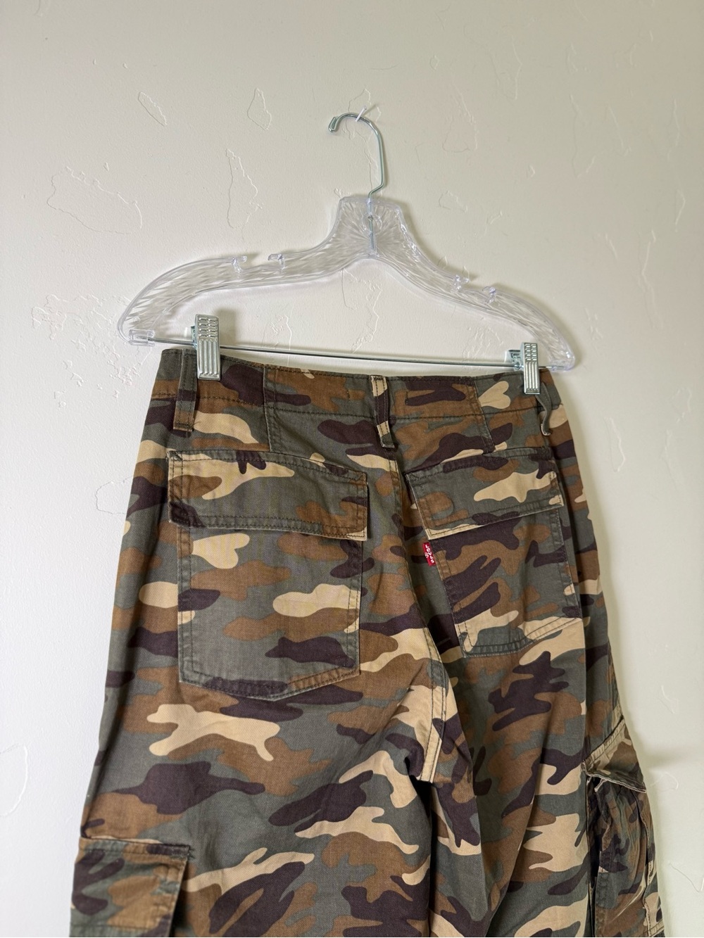 Levi’s ‘94 Baggy Cargo Pants Camo Print Size 26 - Picture 6 of 10